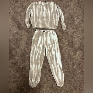 Tan/ White Sweat Set!